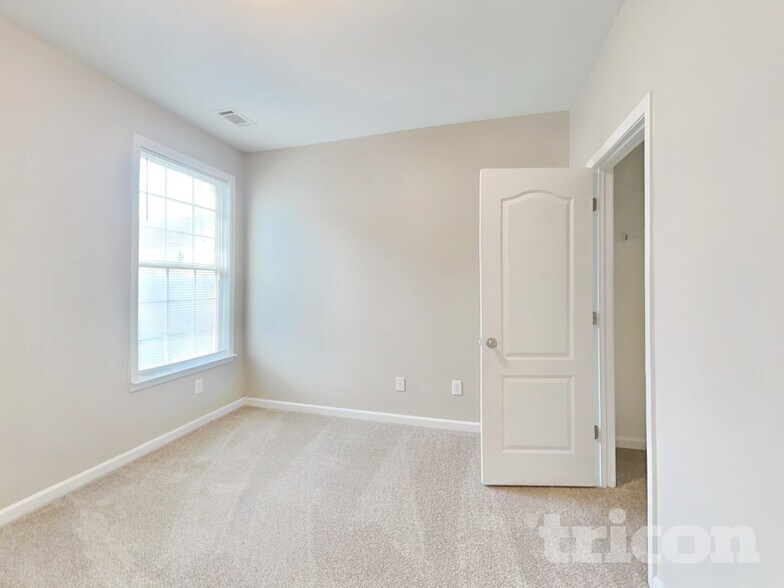 Building Photo - 2313 Temple View Dr