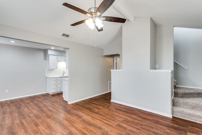 Building Photo - 117 Peachtree Ct