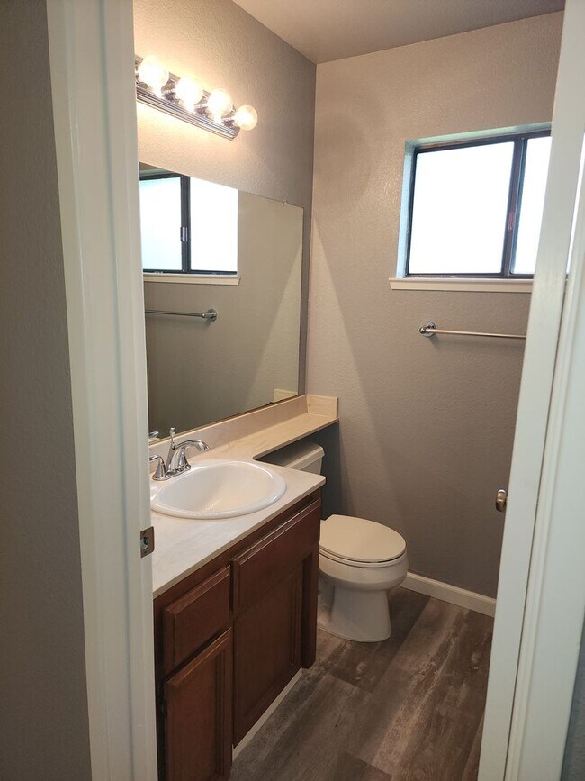 Building Photo - 8616-8618 La Riviera Dr