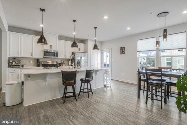 Building Photo - 3760 Charterhouse Alley