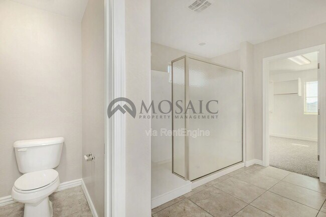 Building Photo - 2464 E Hazeltine Way