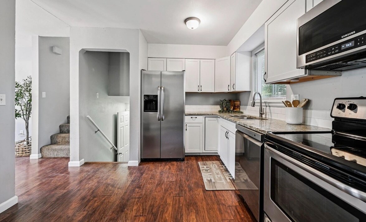 Building Photo - 216 Chaucer Ct