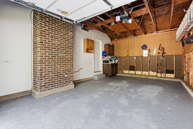 Building Photo - 1522 Powells Tavern Pl