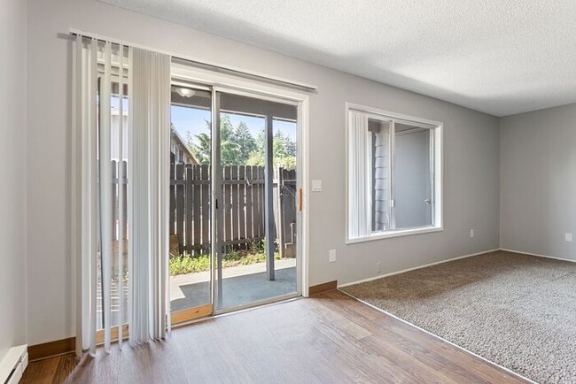 Building Photo - Amazing 3 bedroom available soon! Apply NOW!! 503-664-4101