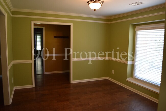 Building Photo - 598 Greenbank Dr