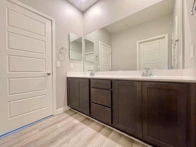 Building Photo - This spectacular 3-bed condo located acros...