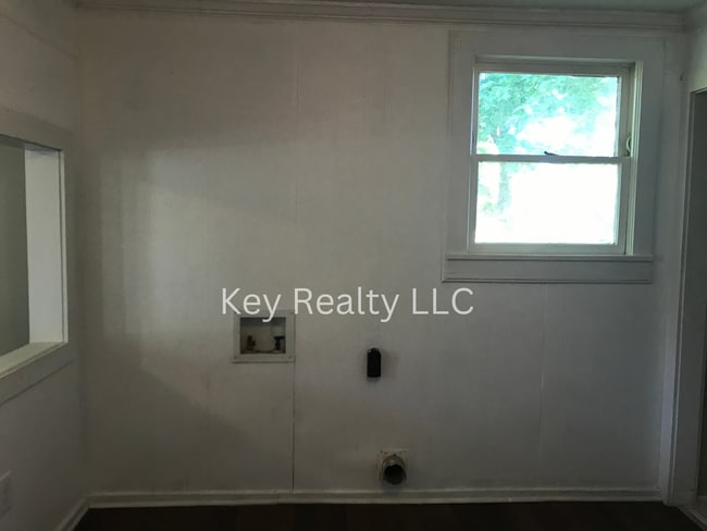 Building Photo - ****210 Ball Street - Pineville