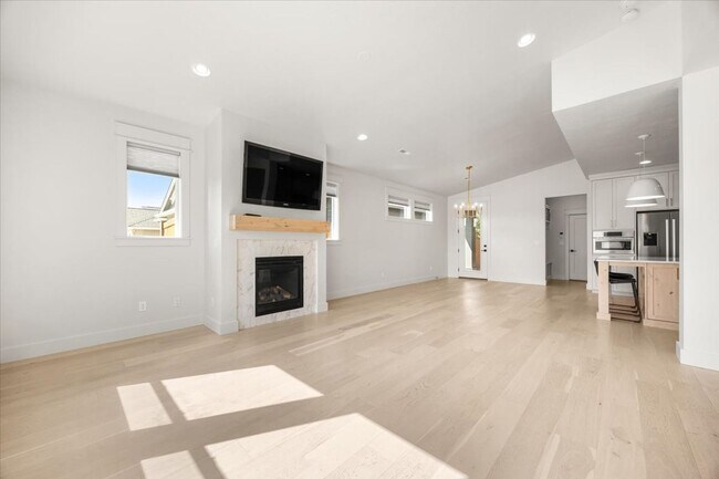 Building Photo - Amazing Neighborhood 2 Bed 2 Bath Plus Office