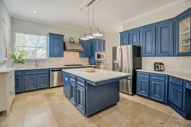 Building Photo - 301 Winding Oak Ln S