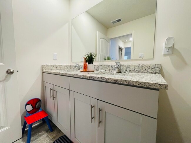 Building Photo - 35 Witherspoon Dr