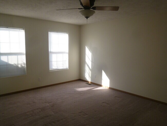 Building Photo - Collet Meadow - 5 Bedroom Family Home - Pets Welcome!*