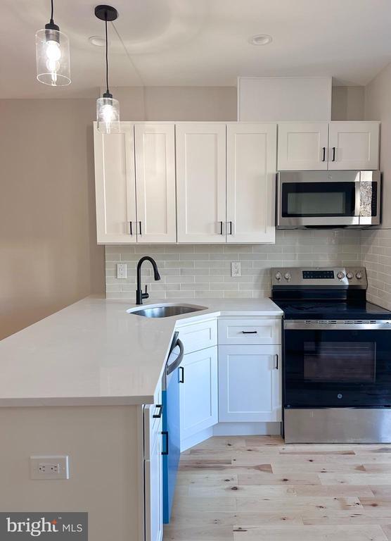 Building Photo - 2821 W Girard Ave