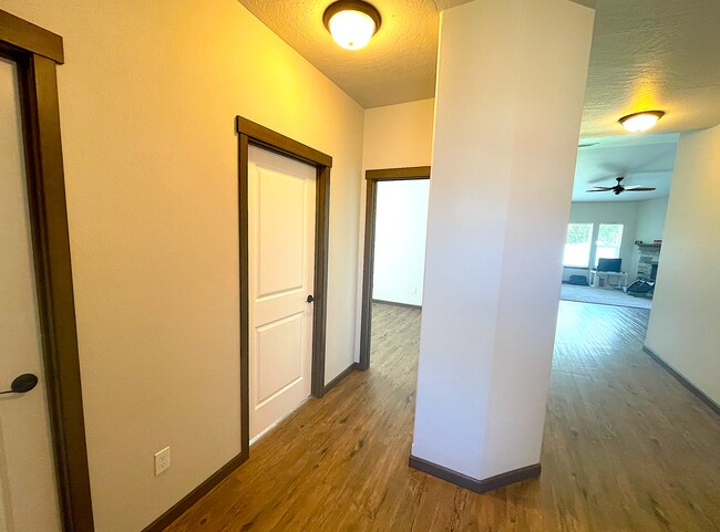 Building Photo - Great Post Falls Location!