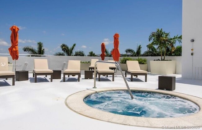 Building Photo - 1861 NW S River Dr