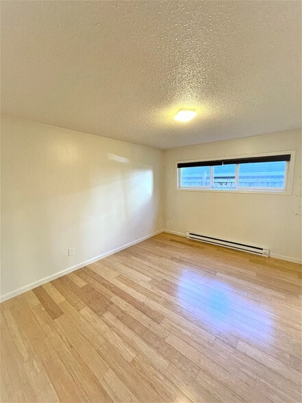 Building Photo - 1427 NE Hancock St