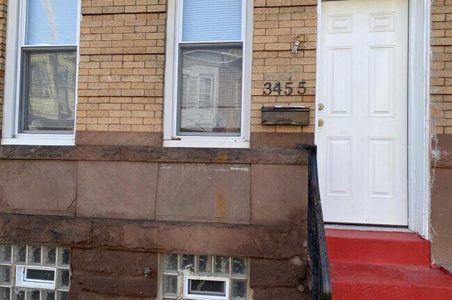 Building Photo - 3455 Helen St