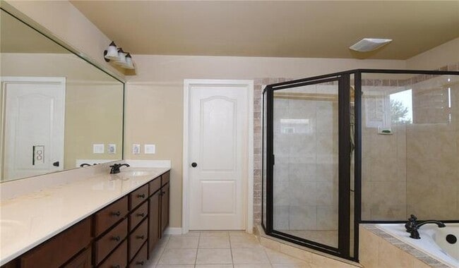 Building Photo - A stunning 5-bedroom, 4-bathroom home in B...