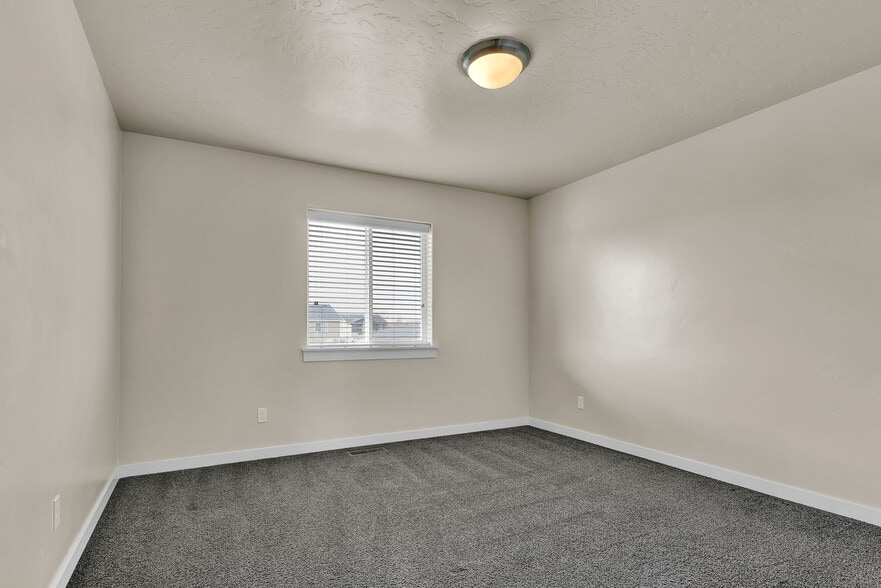 Building Photo - 1633 Placerville St