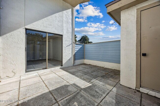 Building Photo - 1604 Challenger Ct W