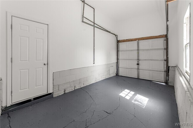 Building Photo - 8521 Sheridan Dr