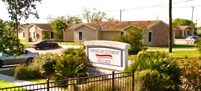 Building Photo - 1801 Bosquez St