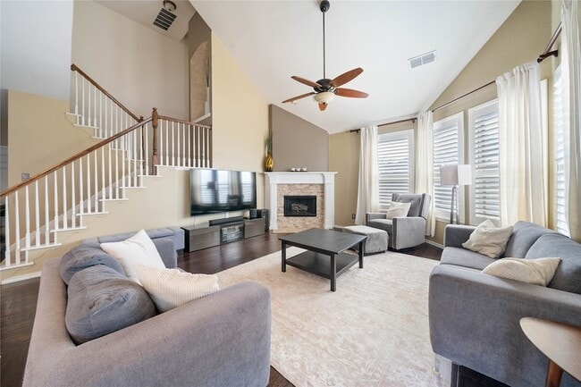 Building Photo - 9333 Fairmont Dr