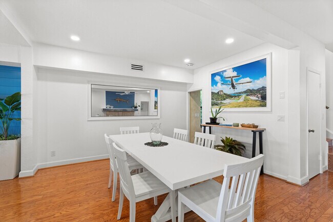 Building Photo - 114 S Lake Dr