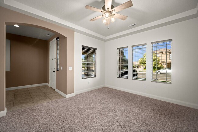 Building Photo - "Spacious 5-Bed Oasis with 3 Baths in Washington, UT – 3,171 Sq Ft of Comfort!"