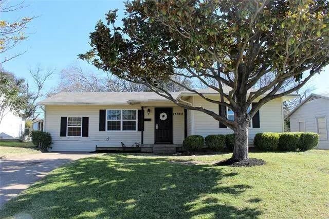 Building Photo - 12028 Hoblitzelle Dr