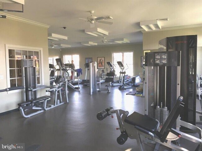 Building Photo - 1914 Cavalier Ln