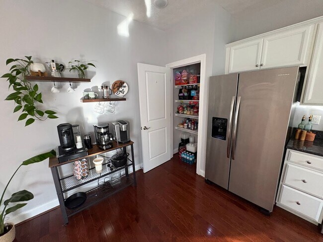 Building Photo - Townhouse for Rent in Spring Oaks!
