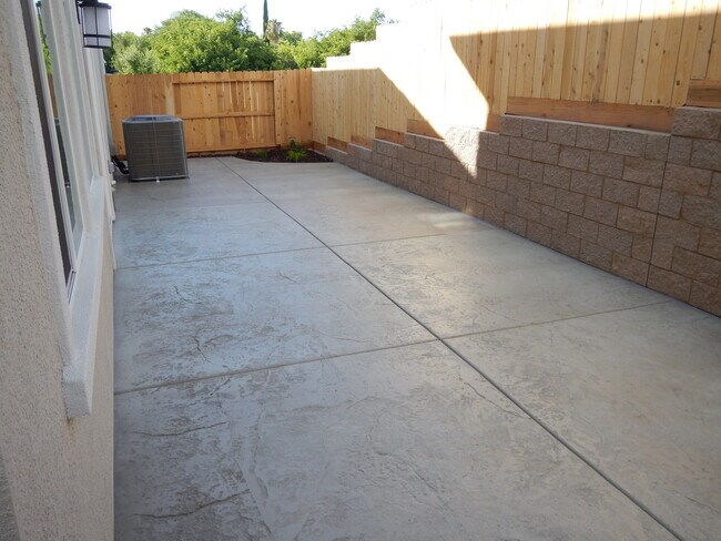 Building Photo - 3613 Misty Lk Dr