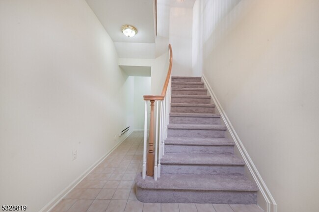 Building Photo - 103 Crown Ct