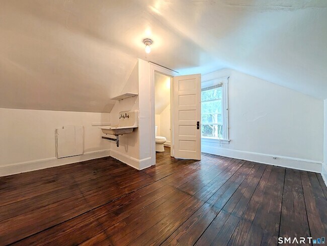 Building Photo - 226 Brightwood Ave