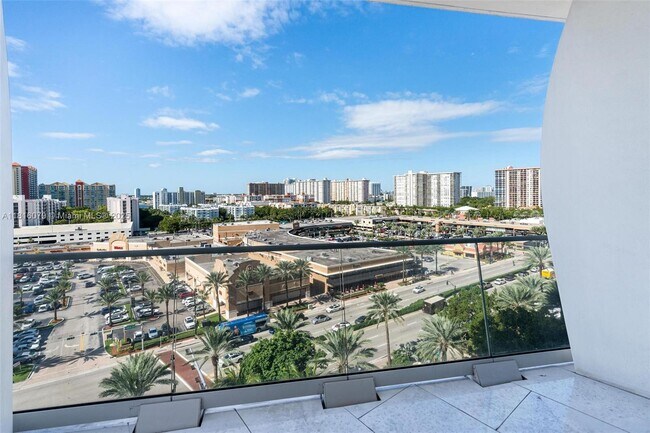 Building Photo - 16901 Collins Ave