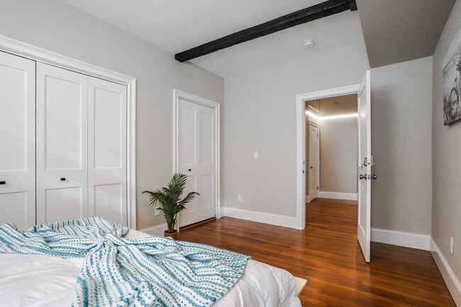 Building Photo - Babcock Street