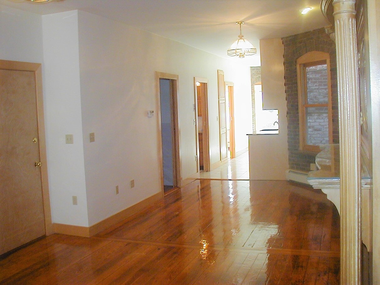 Building Photo - 71 Baldwin St