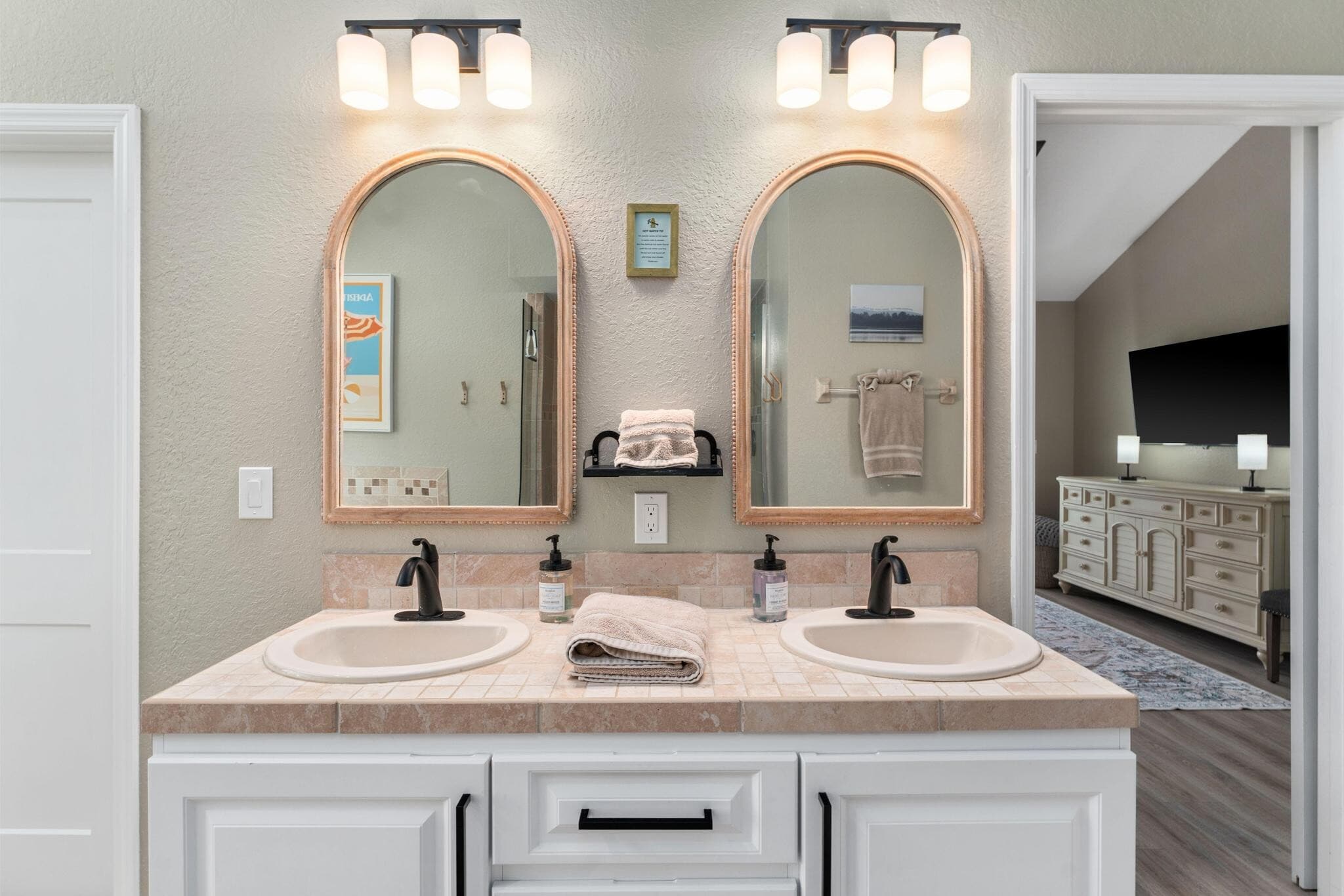 Master Bath - 7906 Swiss Fairways Ave