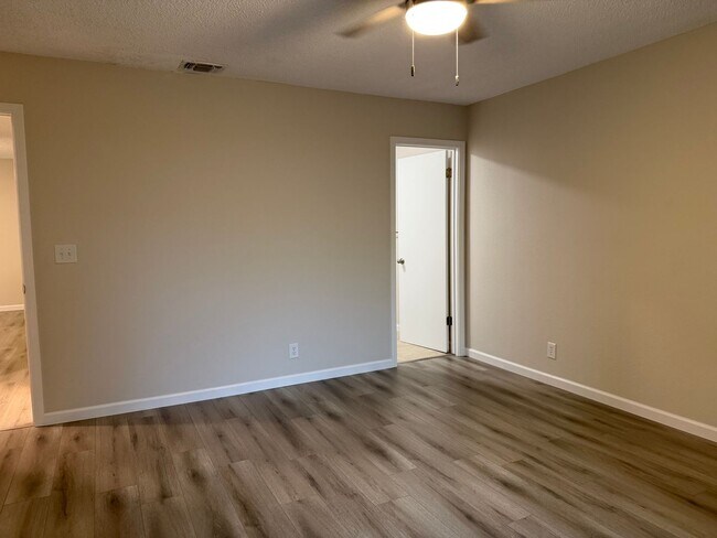 Building Photo - 5419 E Knoll Drive