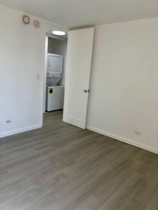 Building Photo - AVAILABLE NOW | Fully Renovated One Bedroo...
