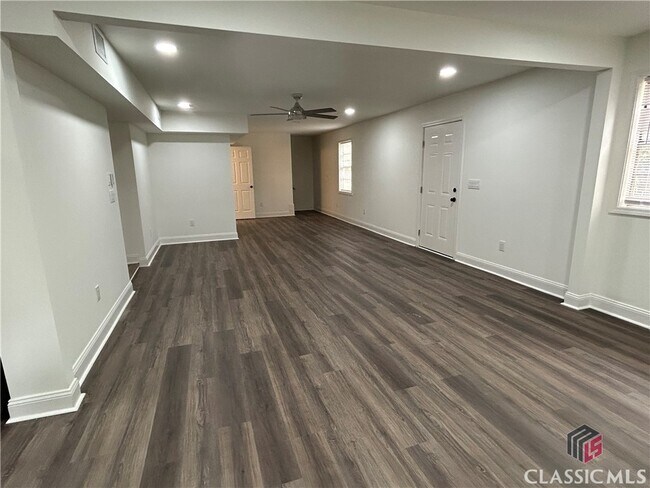 Building Photo - 148 Johnson Dr