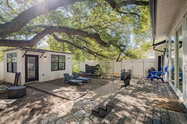 Building Photo - 12225 Wallingstone Ln