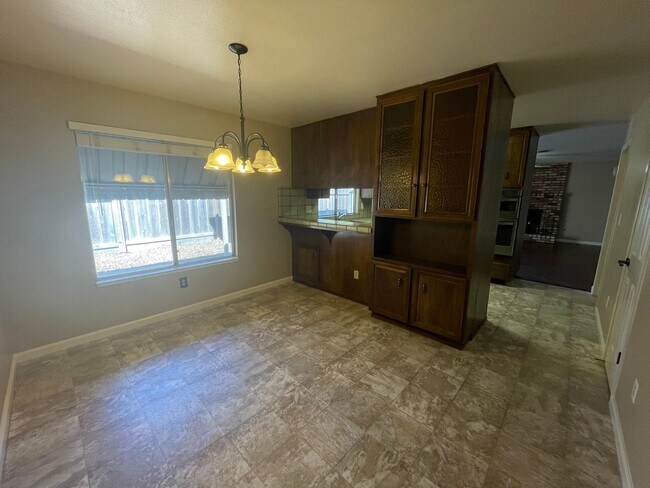 Building Photo - Single story located in East Modesto neigh...