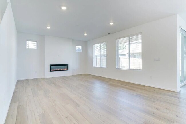 Building Photo - 6130 Crestner Dr SW