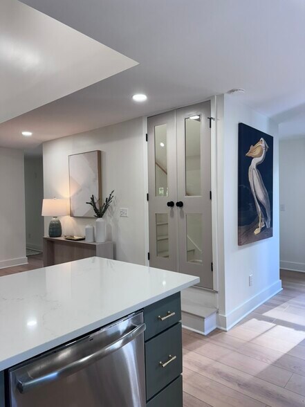 Building Photo - 985 Sea Gull Dr