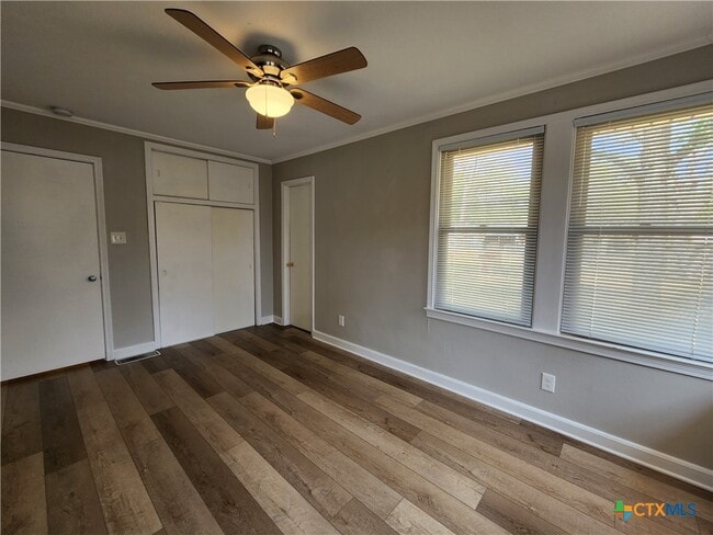 Building Photo - 564 Laurel Ln