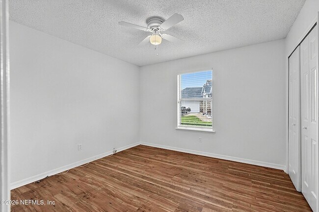 Building Photo - 8426 Country Bend Cir W