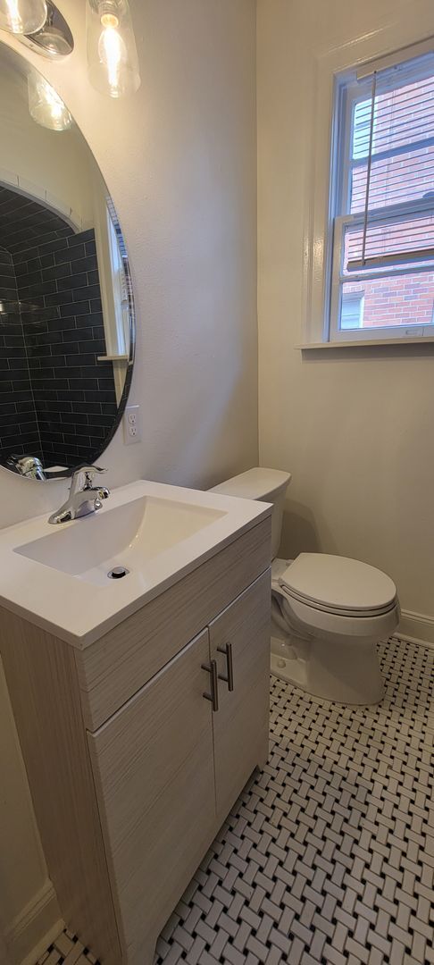 Building Photo - Cherry St 1109