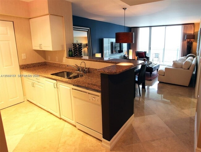 Building Photo - 1155 Brickell Bay Dr