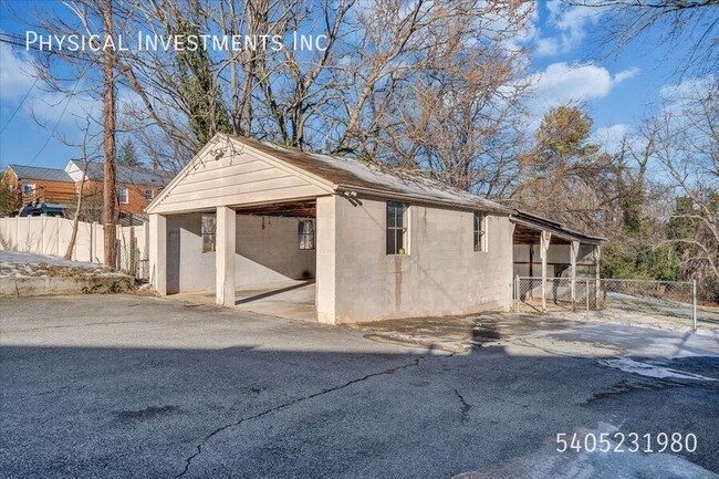 Building Photo - Classic American Ranch